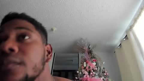 Snapshot of fit_fray chatting on 12.04.24 FRAIDER online show from 12.04.24