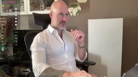 Snapshot of fit_rubinho chatting on 12.31.24 Rubn online show from 12.31.24