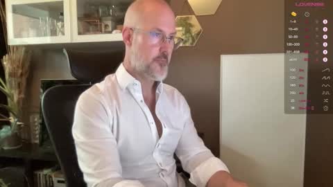 Snapshot of fit_rubinho chatting on 10.16.25 Rubn online show from 10.16.25