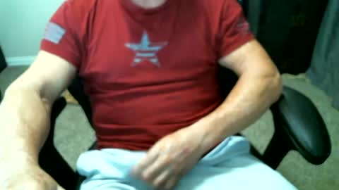 Snapshot of fitguy40 chatting on 06.17.26 fitguy40 online show from 06.17.26