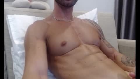 Snapshot of fitness1989 chatting on 10.05.25 fitness1989 online show from 10.05.25