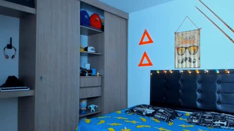 Snapshot of fitnolan chatting on 02.04.25 Elias Valencia online show from 02.04.25