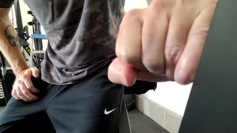 Snapshot of fitshow75 chatting on 09.23.25 Links in Bio below online show from 09.23.25