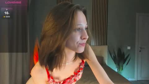 Snapshot of fixielu chatting on 11.04.25 im Linda please give me thumbs up online show from 11.04.25