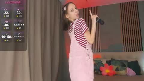 Snapshot of fixielu chatting on 11.25.25 im Linda please give me thumbs up online show from 11.25.25