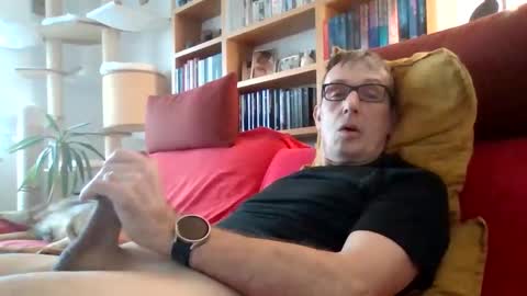 Snapshot of flinx71 chatting on 10.31.25 Ralf online show from 10.31.25