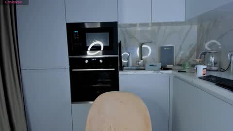 Emely  online show from 09.11.25