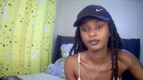 Snapshot of flirtyy_sheery chatting on 10.04.25 sheery online show from 10.04.25