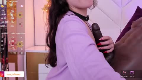 Snapshot of flor_deluna chatting on 01.15.25 Luna online show from 01.15.25