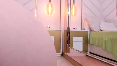 Snapshot of flor_deluna chatting on 02.09.25 Luna online show from 02.09.25