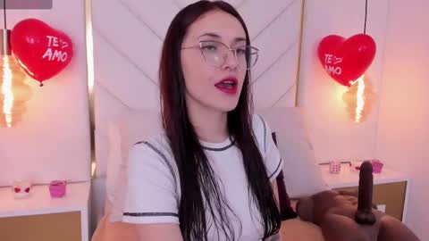 Snapshot of flor_deluna chatting on 02.16.25 Luna online show from 02.16.25