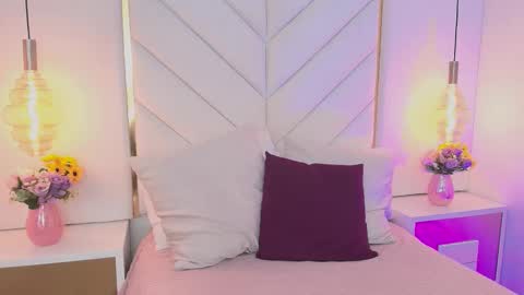 Snapshot of flor_deluna chatting on 09.15.25 Luna online show from 09.15.25