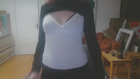 Snapshot of floraexploration chatting on 02.10.25 floraexploration online show from 02.10.25