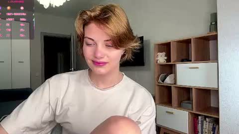 Snapshot of florenceheatly chatting on 07.15.26 Flora online show from 07.15.26