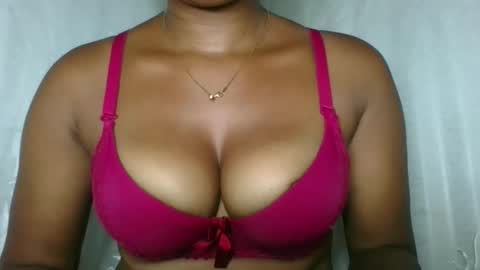 Snapshot of florencia011 chatting on 12.16.25 florencia011 online show from 12.16.25