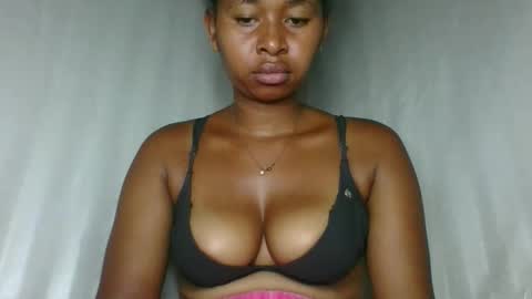 Snapshot of florencia011 chatting on 12.18.25 florencia011 online show from 12.18.25