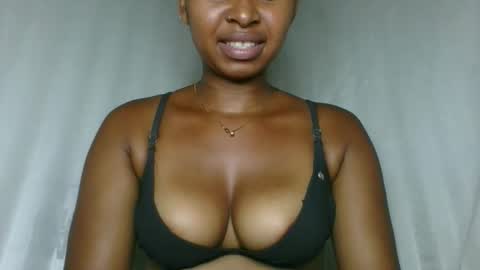 Snapshot of florencia011 chatting on 12.20.25 florencia011 online show from 12.20.25