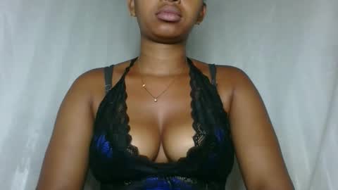 Snapshot of florencia011 chatting on 12.22.25 florencia011 online show from 12.22.25