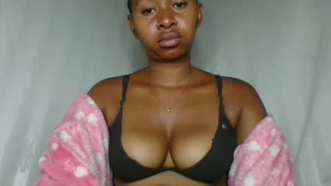 Snapshot of florencia011 chatting on 12.22.25 florencia011 online show from 12.22.25