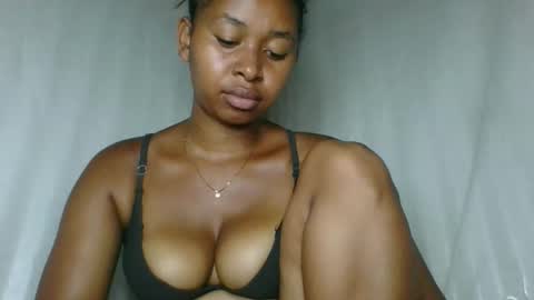 Snapshot of florencia011 chatting on 12.23.25 florencia011 online show from 12.23.25