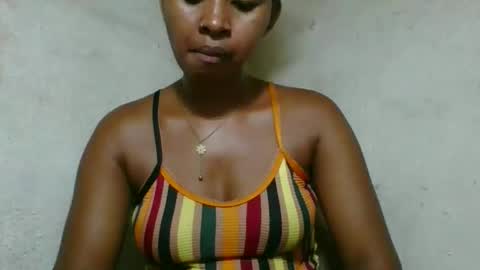 Snapshot of florencia011 chatting on 04.16.26 florencia011 online show from 04.16.26