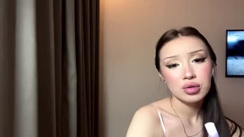 Snapshot of florinebolevice chatting on 06.24.26 Lucy online show from 06.24.26
