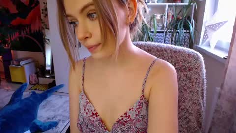 Snapshot of flower_elf chatting on 03.07.25 flower_elf online show from 03.07.25