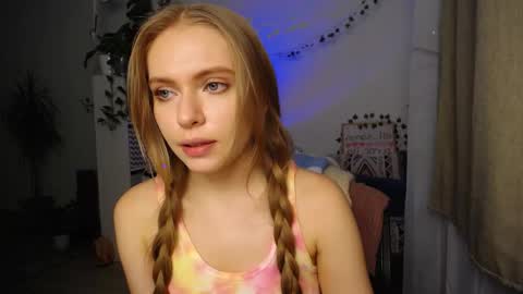 Snapshot of flower_elf chatting on 11.16.25 flower_elf online show from 11.16.25