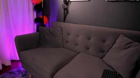 Its a pleasure to meet you. Im Flower. Help me reach 1k. Follow me. online show from 10.18.25