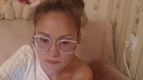 Snapshot of flowercandydoll13 chatting on 06.21.26 say meow and send tip online show from 06.21.26