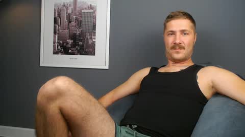 Snapshot of fluffy__cloude chatting on 10.28.25 Fluffy online show from 10.28.25