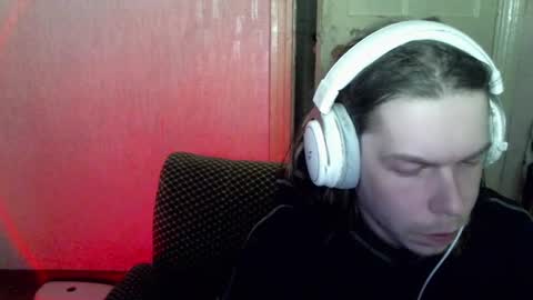 Snapshot of fluffy_boney chatting on 12.01.24 Alexey online show from 12.01.24