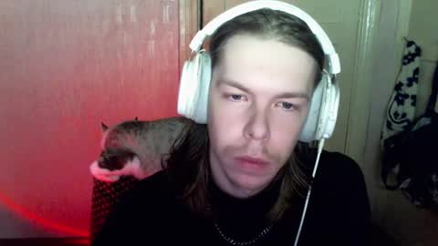 Snapshot of fluffy_boney chatting on 12.04.24 Alexey online show from 12.04.24