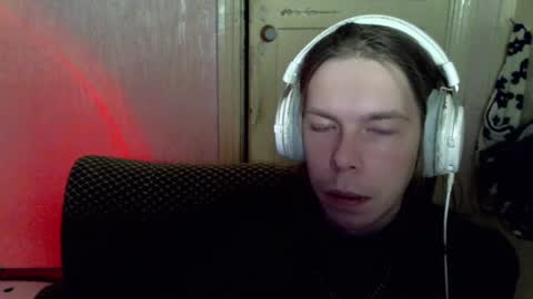 Snapshot of fluffy_boney chatting on 12.09.24 Alexey online show from 12.09.24