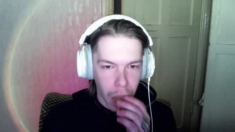 Snapshot of fluffy_boney chatting on 01.04.25 Alexey online show from 01.04.25