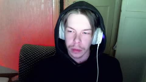 Snapshot of fluffy_boney chatting on 01.05.25 Alexey online show from 01.05.25