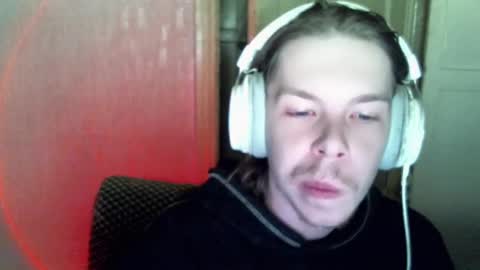 Snapshot of fluffy_boney chatting on 01.05.25 Alexey online show from 01.05.25