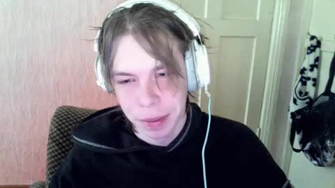 Snapshot of fluffy_boney chatting on 01.06.25 Alexey online show from 01.06.25