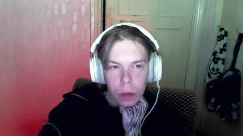 Snapshot of fluffy_boney chatting on 01.06.25 Alexey online show from 01.06.25