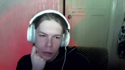 Snapshot of fluffy_boney chatting on 01.06.25 Alexey online show from 01.06.25