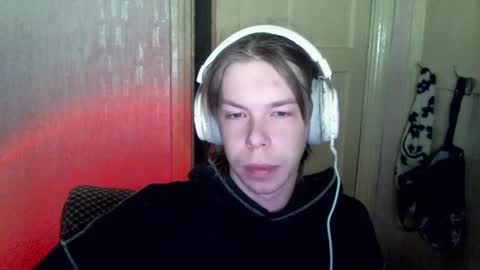 Snapshot of fluffy_boney chatting on 01.08.25 Alexey online show from 01.08.25