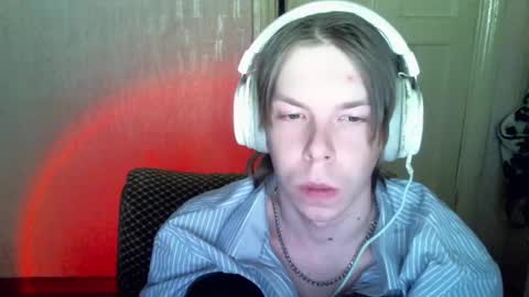 Snapshot of fluffy_boney chatting on 01.08.25 Alexey online show from 01.08.25