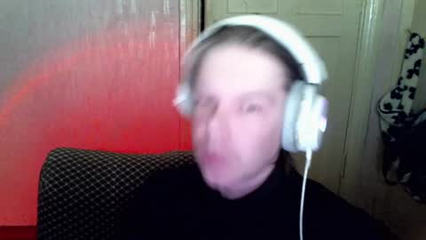 Snapshot of fluffy_boney chatting on 01.12.25 Alexey online show from 01.12.25