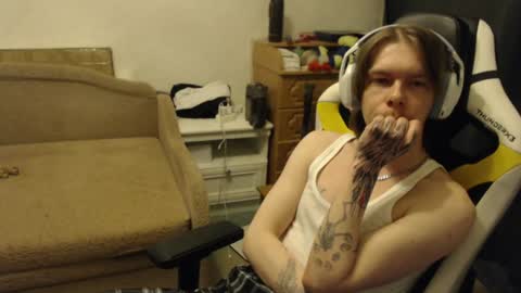 Snapshot of fluffy_boney chatting on 01.27.25 Alexey online show from 01.27.25