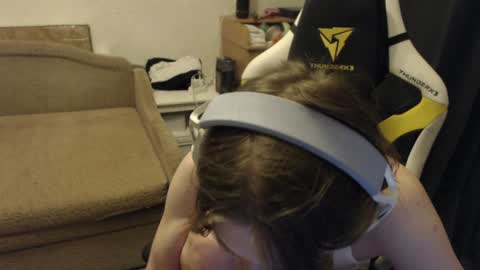 Snapshot of fluffy_boney chatting on 01.28.25 Alexey online show from 01.28.25