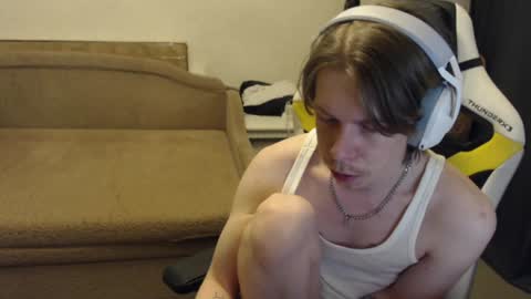 Snapshot of fluffy_boney chatting on 01.28.25 Alexey online show from 01.28.25