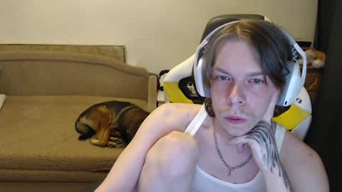 Snapshot of fluffy_boney chatting on 01.28.25 Alexey online show from 01.28.25