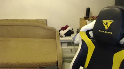 Snapshot of fluffy_boney chatting on 02.04.25 Alexey online show from 02.04.25