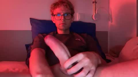 Snapshot of fnmle chatting on 10.12.25 Drew online show from 10.12.25