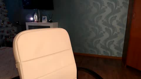 Molli  Ready for any play with you. Hottest show in pvt  Help a student earn big tokens  online show from 02.07.26